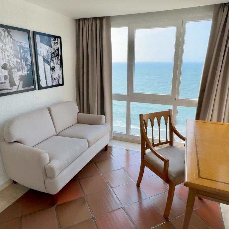 Hotel Almirante Cartagena Colombia - Suite Junior con vistas al mar - 5