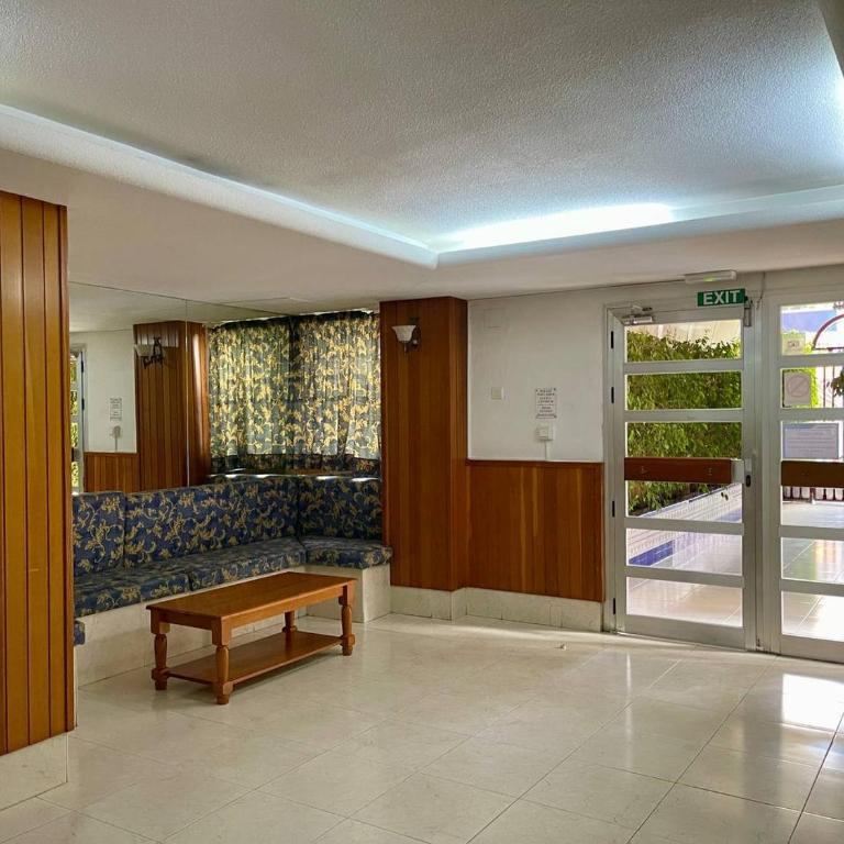 Edificio Cadiz Benidorm - Two-Bedroom Apartment with Terrace - 37