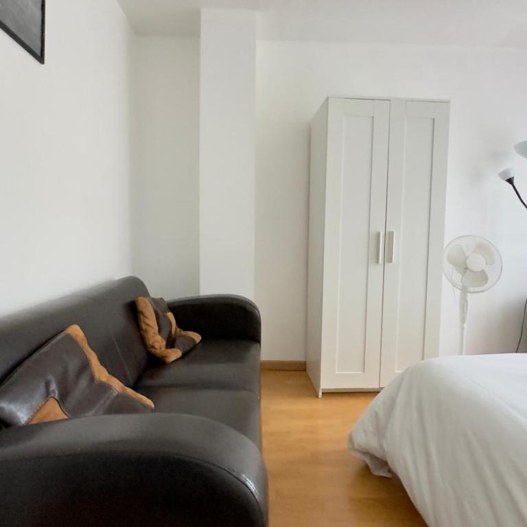 Villa Parc - Private Parking - 8min From Disneyland, Big Mall, Train station - Maison de Vacances 4 Chambres - 16
