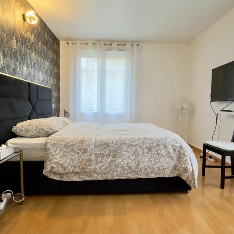 Villa Parc - Private Parking - 8min From Disneyland, Big Mall, Train station - Maison de Vacances 4 Chambres - 4