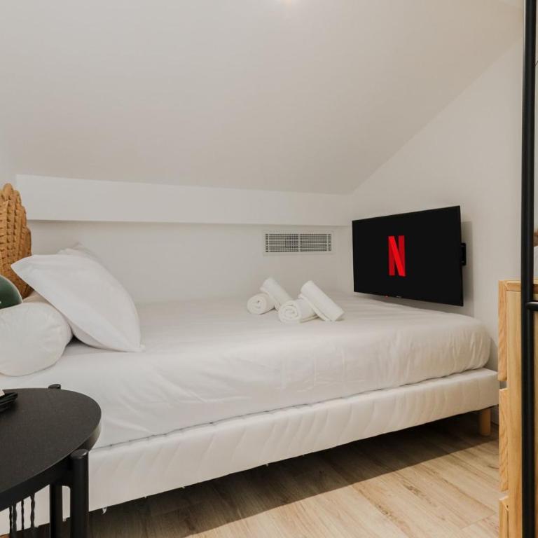 Modern 3BR Duplex Near Nice Port & Old Town | By Airnest - Appartement - 16