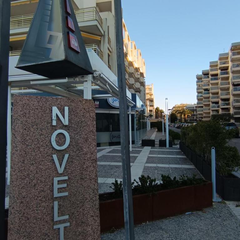 Rentalmar Novelty Families Only - Two-Bedroom Apartment - 29