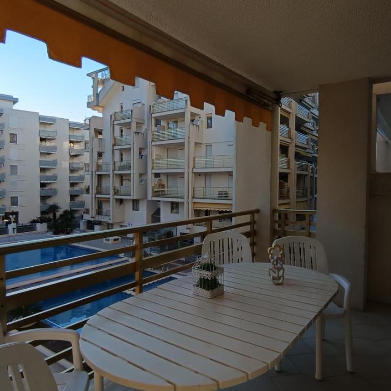 Rentalmar Novelty Families Only - Two-Bedroom Apartment - 26