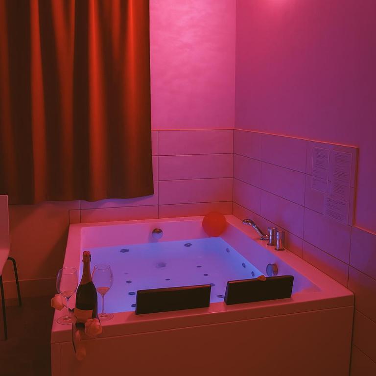 Lovers' Nest - Spa Apartment - Superior Apartment with Sauna - 2