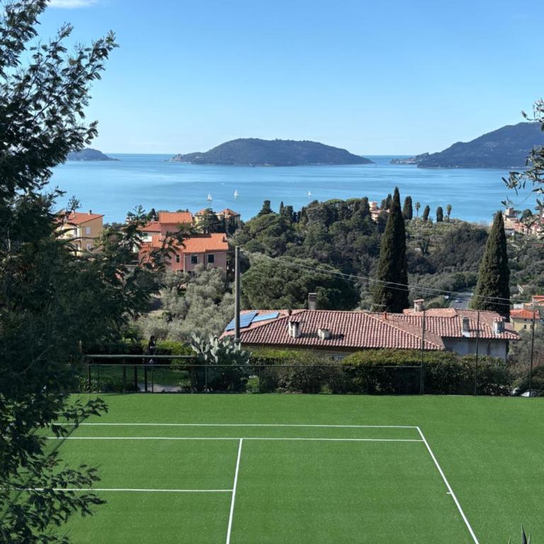 "Torretta House", in a Private Park on Lerici hills, shared Pool, Tennis, AC, parking next door, additional parking in Lerici, Cooking Lesson and Wine Tasting - Casa con 2 Camere da Letto - 2