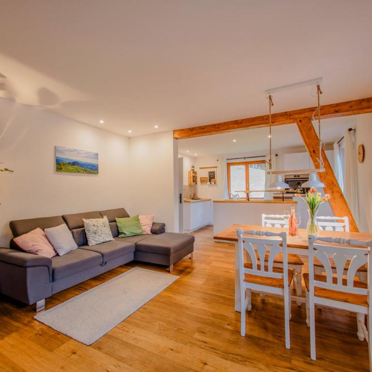 Ferienhaus am Berg - Apartment mit 2 Schlafzimmern und Balkon - 12