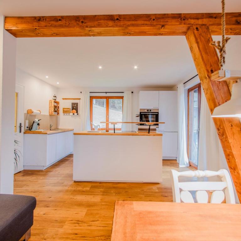 Ferienhaus am Berg - Apartment mit 2 Schlafzimmern und Balkon - 16