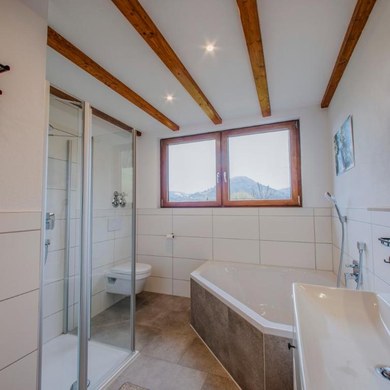Ferienhaus am Berg - Apartment mit 3 Schlafzimmern und Balkon - 8