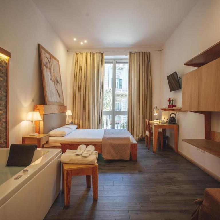 AQUAROOMS Suites - Camera Matrimoniale Deluxe con Vasca - 5