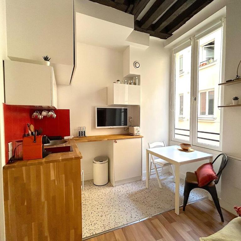 Large studio - heart of Paris - One-Bedroom Apartment - 6