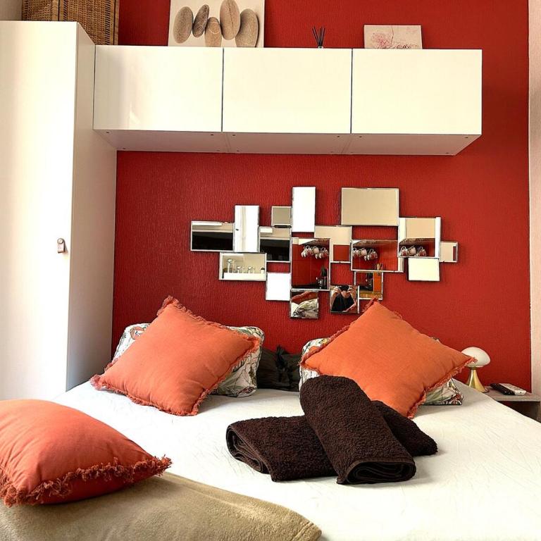 Large studio - heart of Paris - One-Bedroom Apartment - 7