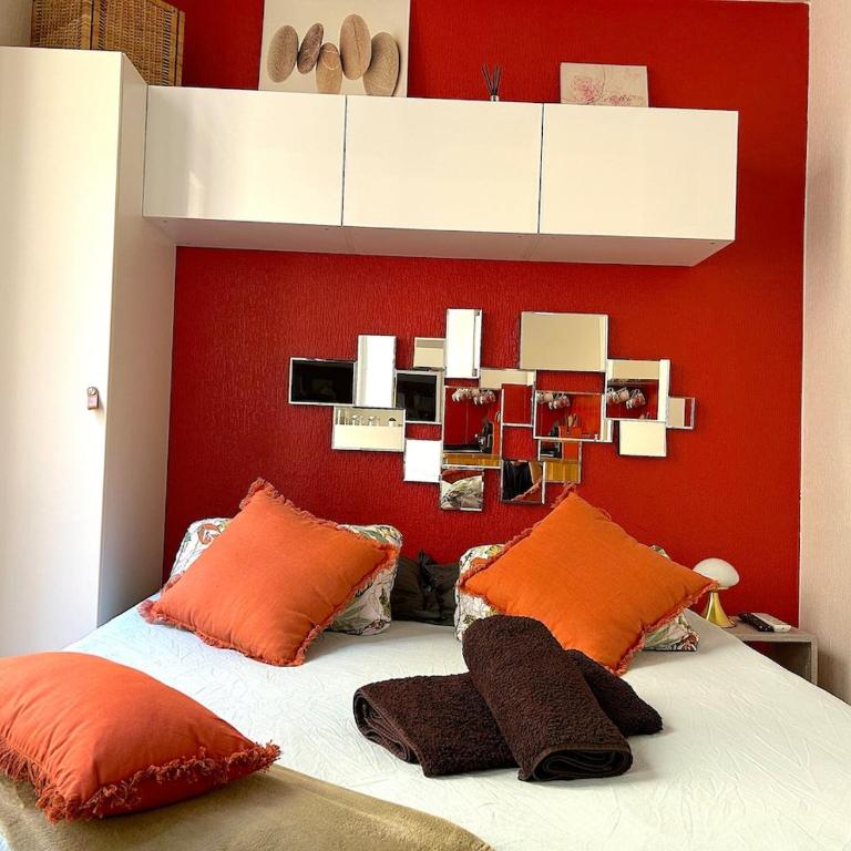 Large studio - heart of Paris - One-Bedroom Apartment - 13