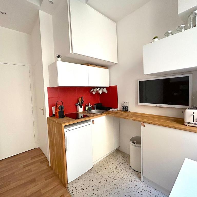 Large studio - heart of Paris - One-Bedroom Apartment - 14