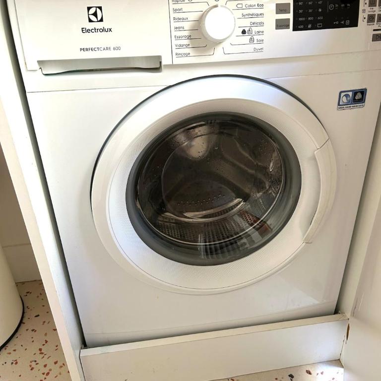 Large studio - heart of Paris - One-Bedroom Apartment - 18