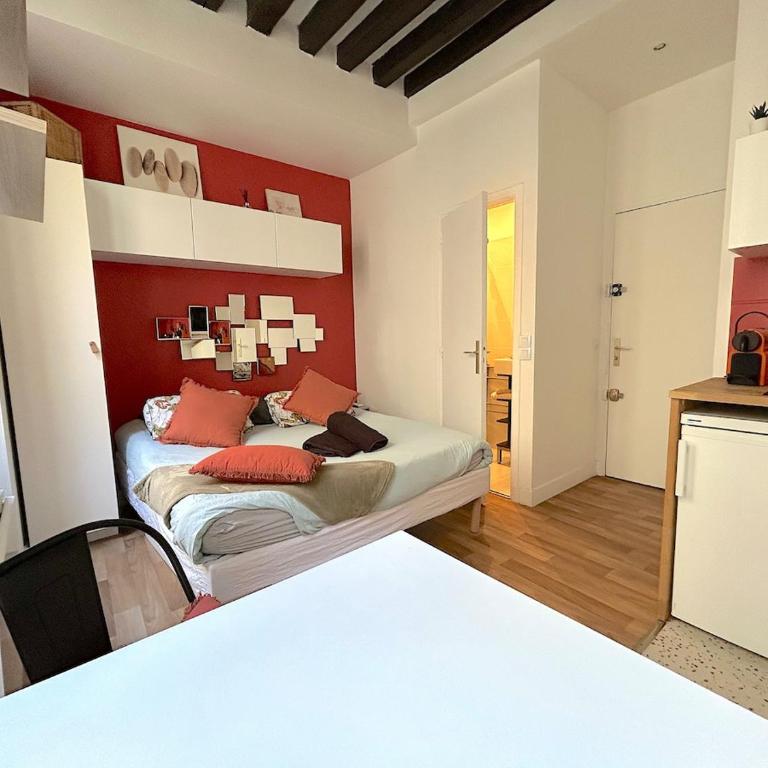 Large studio - heart of Paris - One-Bedroom Apartment - 19
