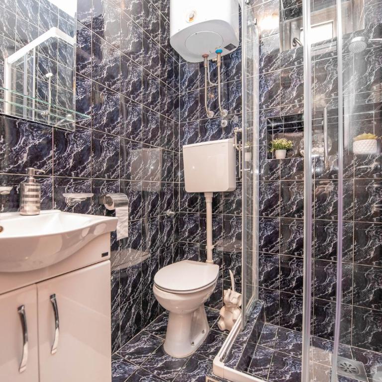S&P City Center Apartments - Three-Bedroom Superior Apartment - 16