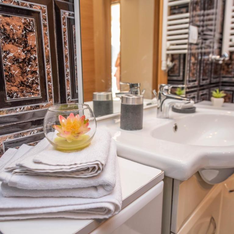 S&P City Center Apartments - Three-Bedroom Superior Apartment - 36
