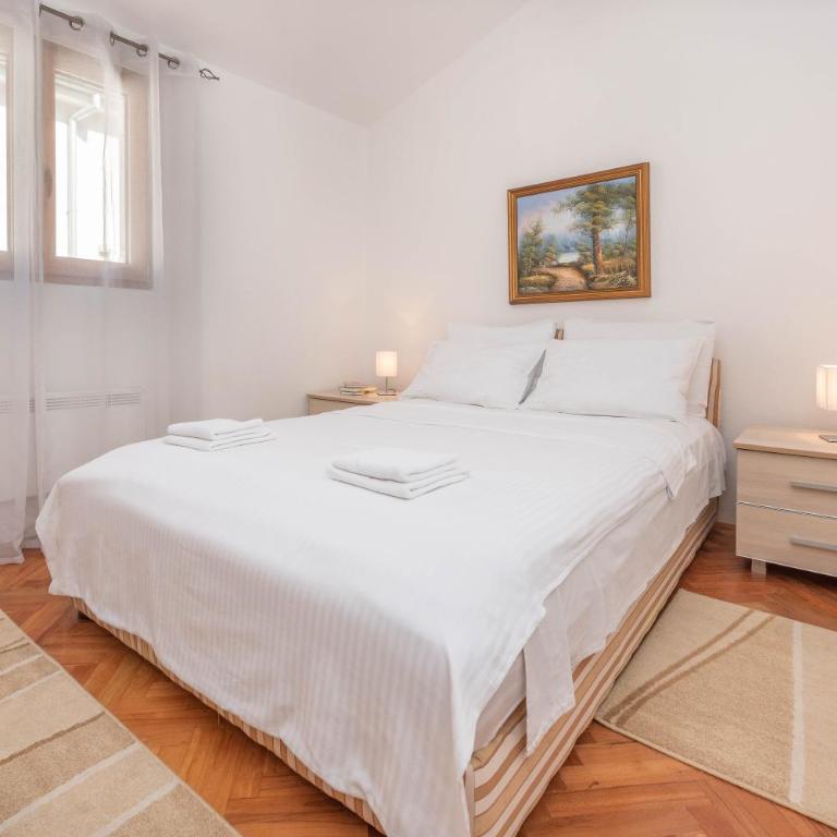 S&P City Center Apartments - Three-Bedroom Superior Apartment - 28