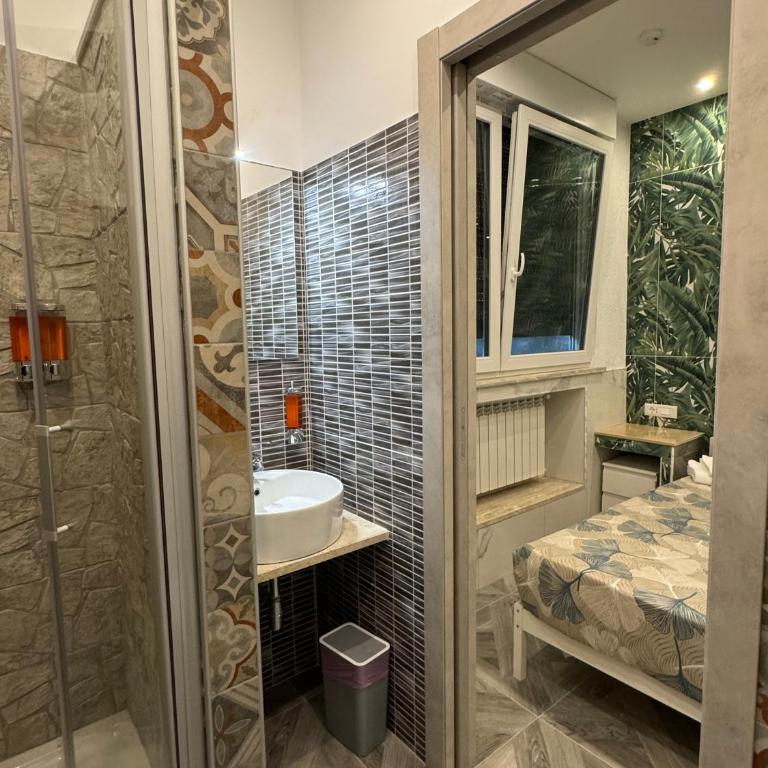 LUXOR ECO ROMA CASA E APPARTAMENTO PER VACANZE IN CENTRO Piazza Bologna, Colosseo, Piazza di Spagna, Vaticano, San Pietro, Sapienza, Fontana di Trevi, Piazza Navona, Trastevere, Tiburtina, Termini, Aeroporto - Suite Deluxe - 6
