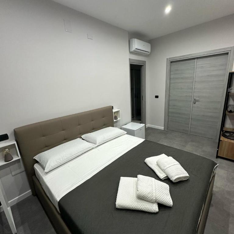 Atestar Rooms Napoli - Camera Matrimoniale - 3