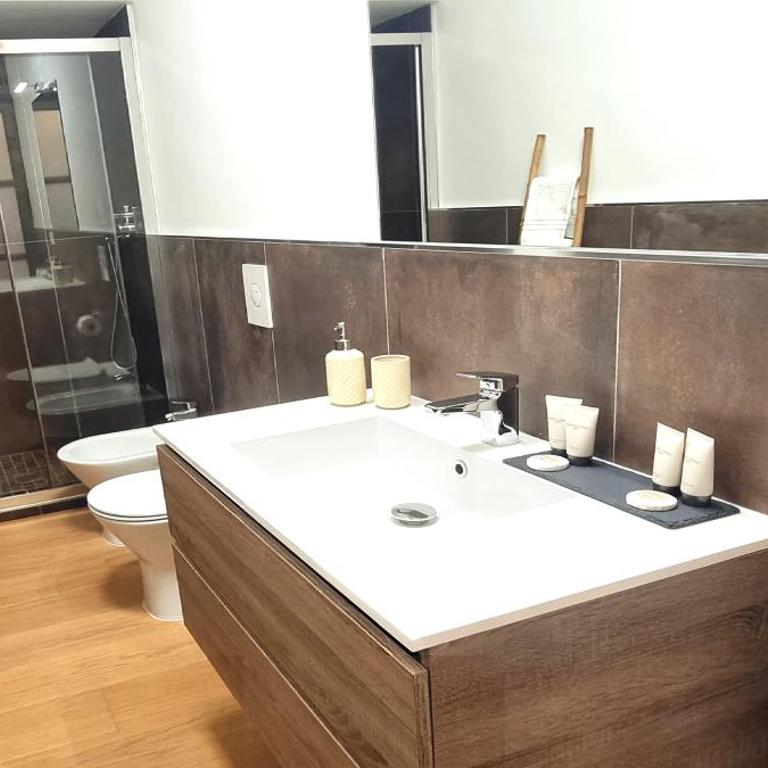 Suite CityLife 6 Guests - XL Living and 2 Baths - Appartamento Superior con 2 Camere da Letto - 6