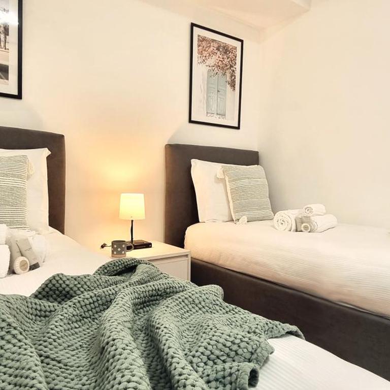 Suite CityLife 6 Guests - XL Living and 2 Baths - Appartamento Superior con 2 Camere da Letto - 4