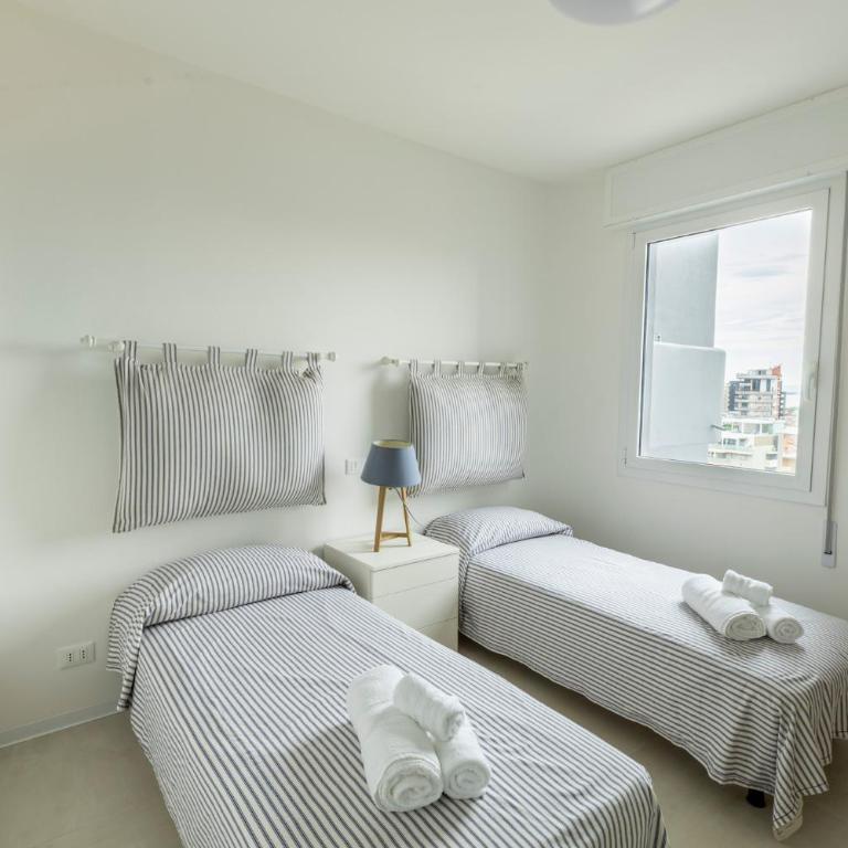 Stupenda vista mare, 10m dalla spiaggia, 8 piano e P privato - Two-Bedroom Apartment with Sea View - 9