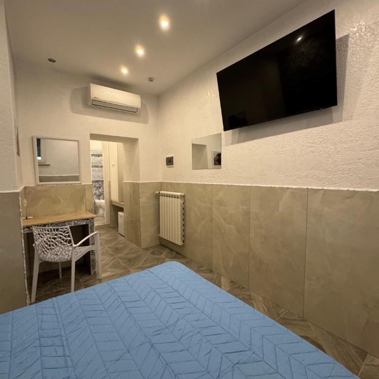 LUXOR ECO ROMA CASA E APPARTAMENTO PER VACANZE IN CENTRO Piazza Bologna, Colosseo, Piazza di Spagna, Vaticano, San Pietro, Sapienza, Fontana di Trevi, Piazza Navona, Trastevere, Tiburtina, Termini, Aeroporto - Camera Queen Deluxe - 14