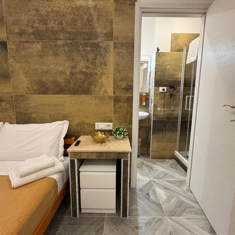 LUXOR ECO ROMA CASA E APPARTAMENTO PER VACANZE IN CENTRO Piazza Bologna, Colosseo, Piazza di Spagna, Vaticano, San Pietro, Sapienza, Fontana di Trevi, Piazza Navona, Trastevere, Tiburtina, Termini, Aeroporto - Camera Matrimoniale Superior - 12