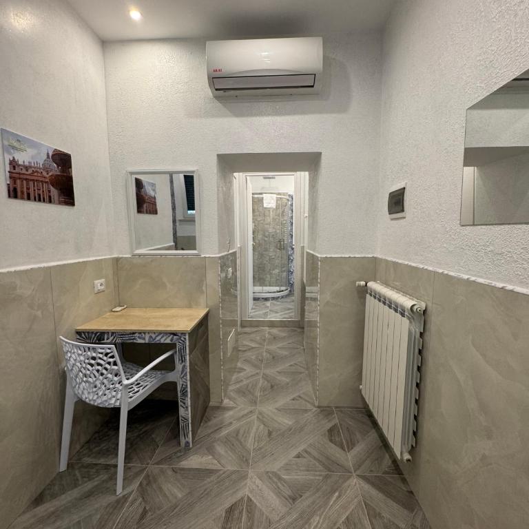 LUXOR ECO ROMA CASA E APPARTAMENTO PER VACANZE IN CENTRO Piazza Bologna, Colosseo, Piazza di Spagna, Vaticano, San Pietro, Sapienza, Fontana di Trevi, Piazza Navona, Trastevere, Tiburtina, Termini, Aeroporto - Camera Queen Deluxe - 19