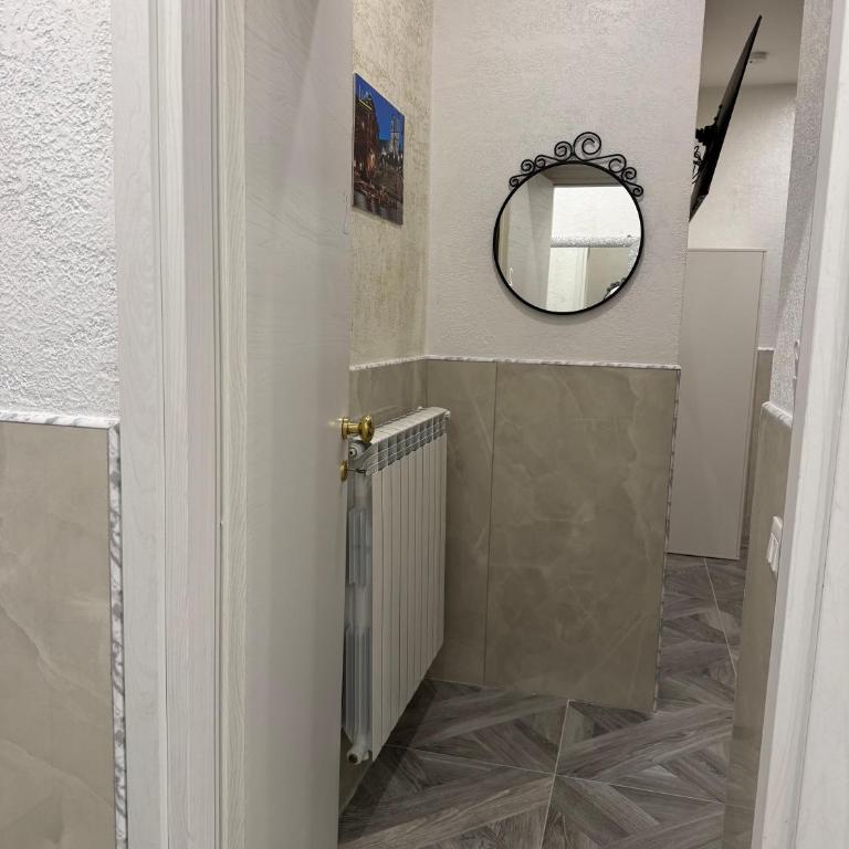 LUXOR ECO ROMA CASA E APPARTAMENTO PER VACANZE IN CENTRO Piazza Bologna, Colosseo, Piazza di Spagna, Vaticano, San Pietro, Sapienza, Fontana di Trevi, Piazza Navona, Trastevere, Tiburtina, Termini, Aeroporto - Camera Matrimoniale Superior - 16