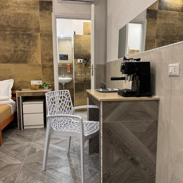 LUXOR ECO ROMA CASA E APPARTAMENTO PER VACANZE IN CENTRO Piazza Bologna, Colosseo, Piazza di Spagna, Vaticano, San Pietro, Sapienza, Fontana di Trevi, Piazza Navona, Trastevere, Tiburtina, Termini, Aeroporto - Camera Matrimoniale Superior - 26