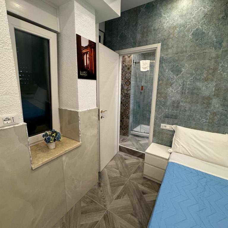 LUXOR ECO ROMA CASA E APPARTAMENTO PER VACANZE IN CENTRO Piazza Bologna, Colosseo, Piazza di Spagna, Vaticano, San Pietro, Sapienza, Fontana di Trevi, Piazza Navona, Trastevere, Tiburtina, Termini, Aeroporto - Camera Matrimoniale - 14