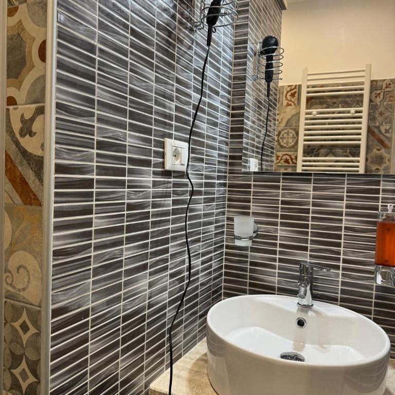 LUXOR ECO ROMA CASA E APPARTAMENTO PER VACANZE IN CENTRO Piazza Bologna, Colosseo, Piazza di Spagna, Vaticano, San Pietro, Sapienza, Fontana di Trevi, Piazza Navona, Trastevere, Tiburtina, Termini, Aeroporto - Deluxe Suite - 15
