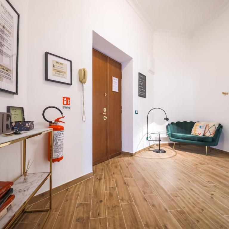 Casa Fen Palazzo Storico - Re di Roma metro A - 2camere2bagni - Appartamento con 2 Camere da Letto - 4