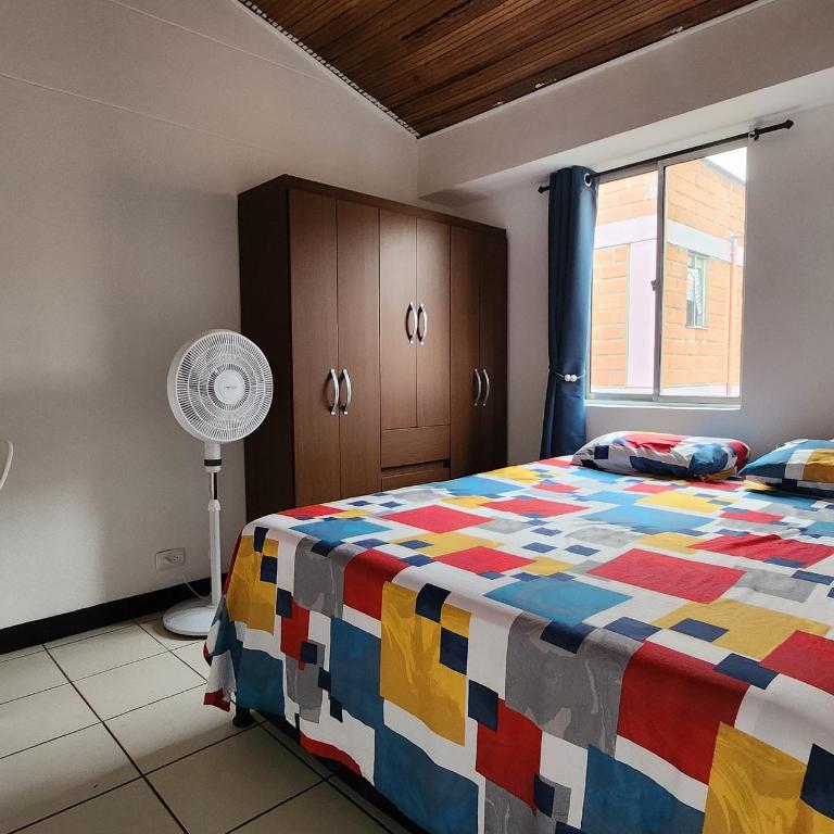Cómoda habitación cerca al metro - Habitación Estándar - 1 cama grande - 1