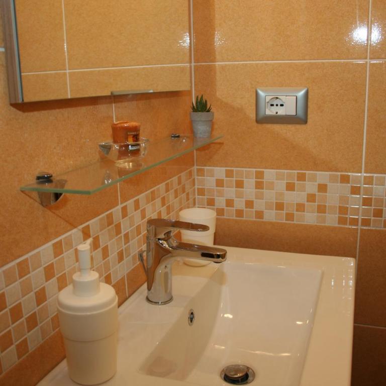 Gallery B&b Milazzo - Camera Matrimoniale/Doppia con Letti Singoli con Bagno Privato Esterno - 2