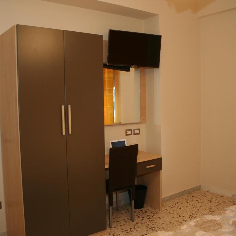Gallery B&b Milazzo - Camera Matrimoniale/Doppia con Letti Singoli con Bagno Privato Esterno - 4