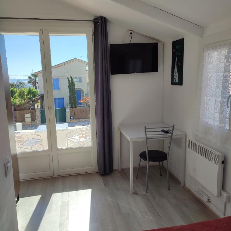 Hôtel le Calypso - Chambre Double avec Terrasse - 11