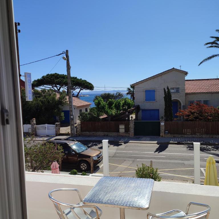 Hôtel le Calypso - Chambre Double avec Terrasse - 13