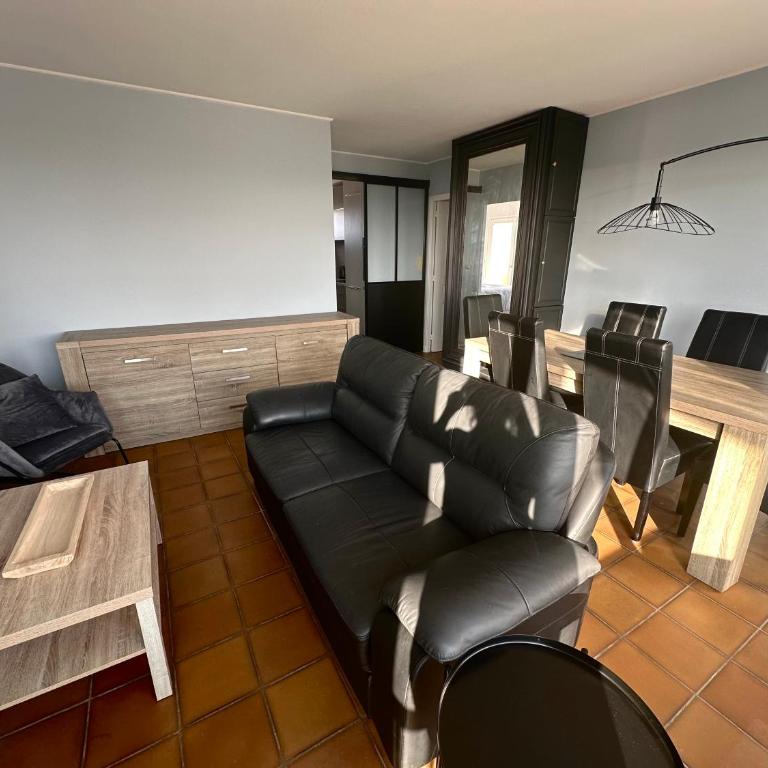 Vue panoramique au 8ème étage avec 3 Terrasses & 1 Parking à Berck-Plage - Two-Bedroom Apartment with Balcony and Sea View - 13