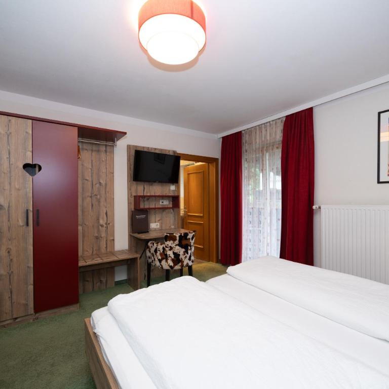 Pension Appartments Christoph - Doppelzimmer mit Balkon - 20