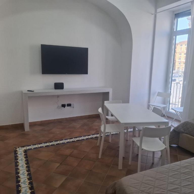 Neapolis Apartment Angioino - Appartamento con 2 Camere da Letto - 36