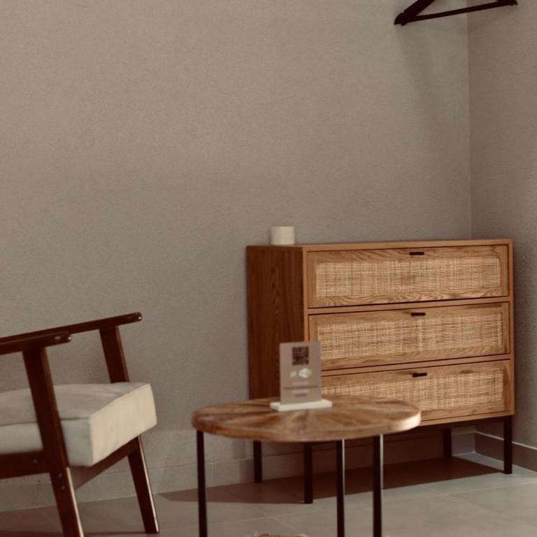 Palermo Inn Collection - Boutique Art Hotel - Standard King Room - 9