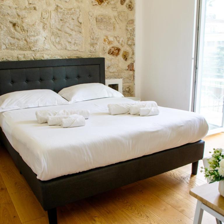 Valverde Home - Double Room with Balcony - 3