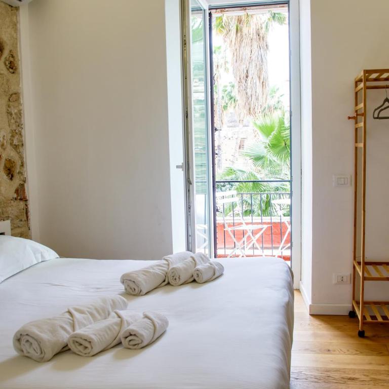 Valverde Home - Double Room with Balcony - 4
