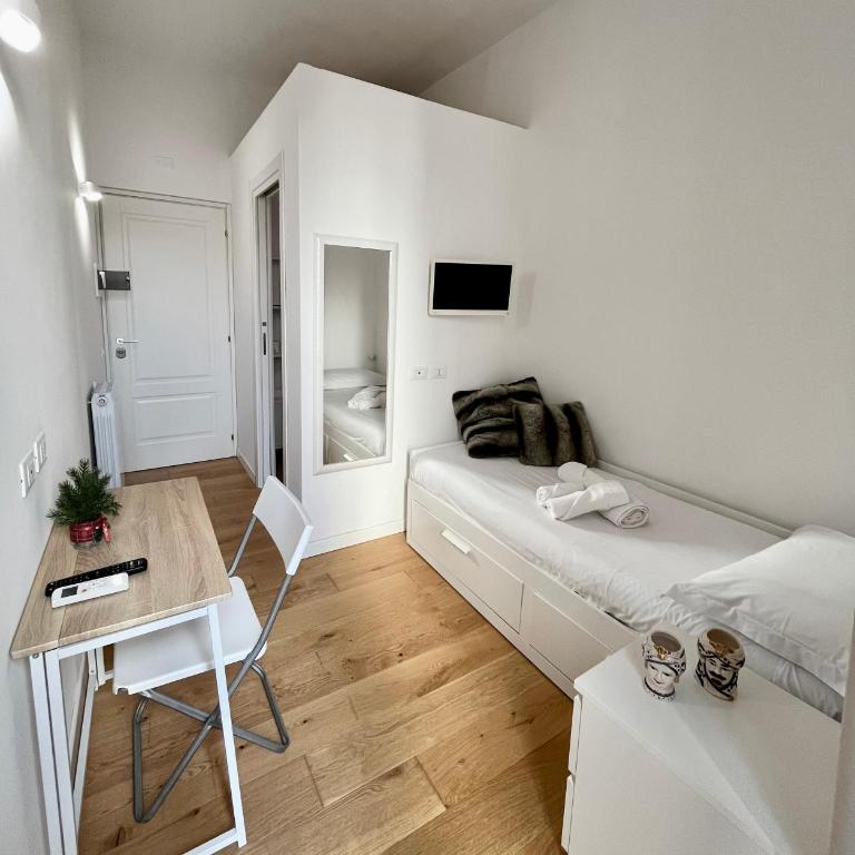 Valverde Home - Single Room with Balcony - 2