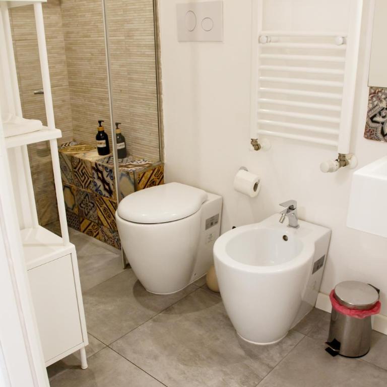Valverde Home - Single Room with Balcony - 7