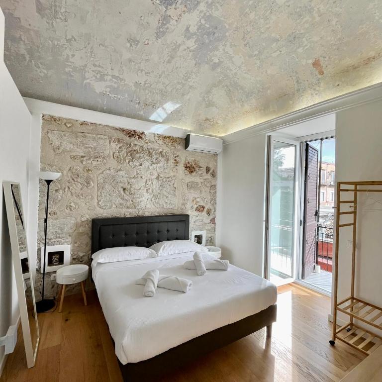 Valverde Home - Double Room with Balcony - 1