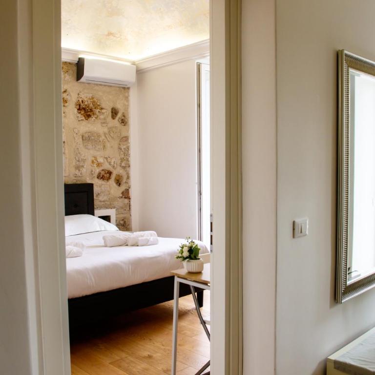 Valverde Home - Double Room with Balcony - 15